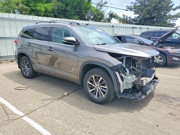 2017 TOYOTA HIGHLANDER SE/XLE