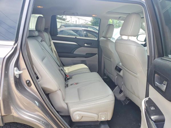 2017 TOYOTA HIGHLANDER SE/XLE
