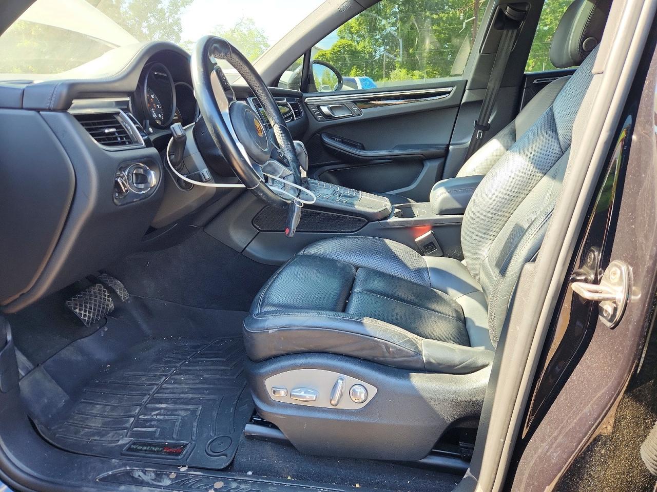 2017 PORSCHE MACAN