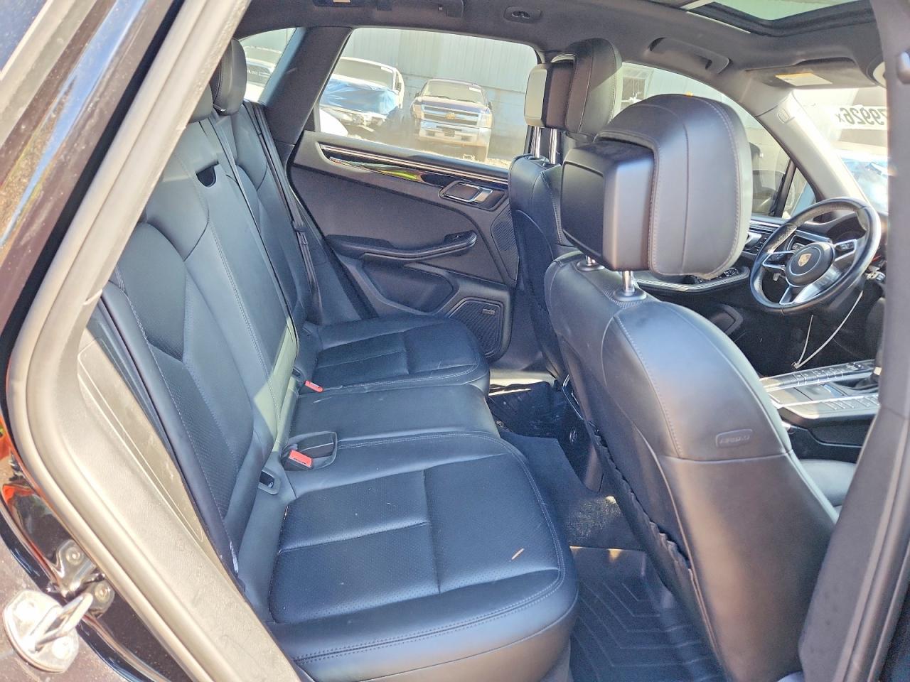 2017 PORSCHE MACAN