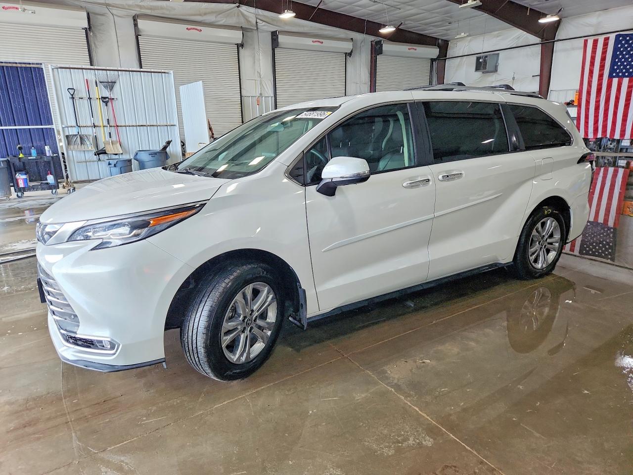 2024 TOYOTA SIENNA Platinum