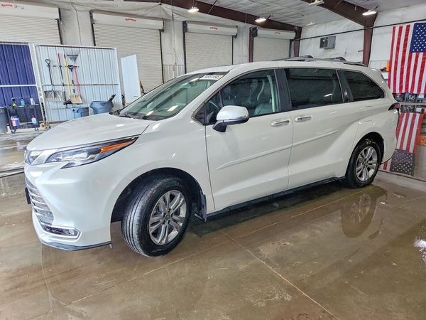2024 TOYOTA SIENNA Platinum