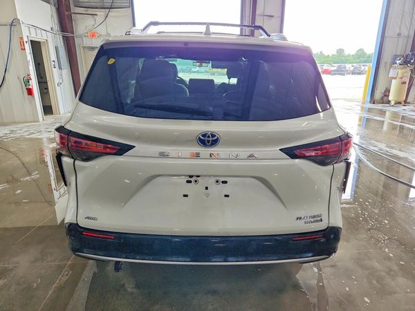 2024 TOYOTA SIENNA Platinum