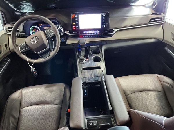 2024 TOYOTA SIENNA Platinum