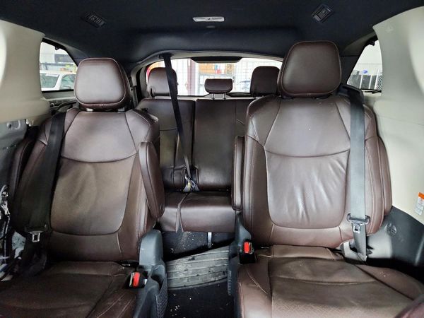 2024 TOYOTA SIENNA Platinum