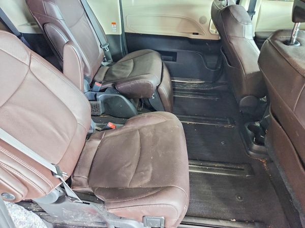 2024 TOYOTA SIENNA Platinum