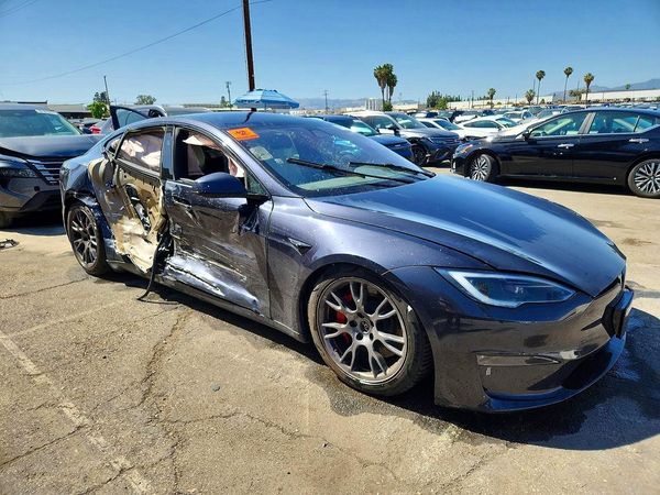 2023 TESLA MODEL S — Passenger 3/4