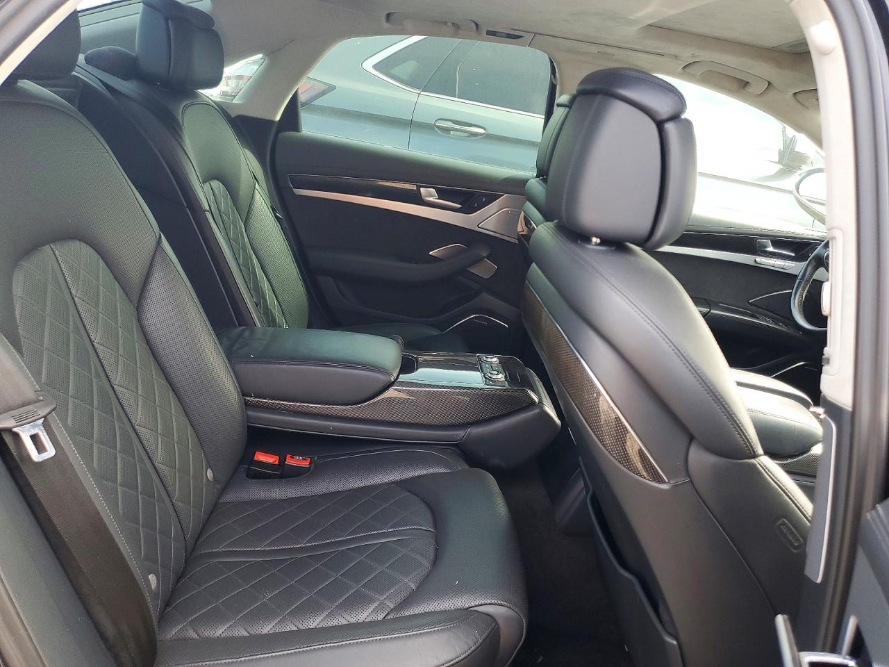 2014 AUDI S8