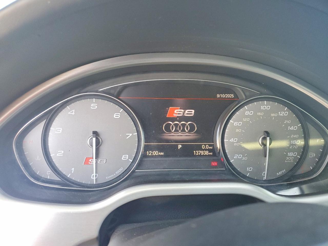 2014 AUDI S8