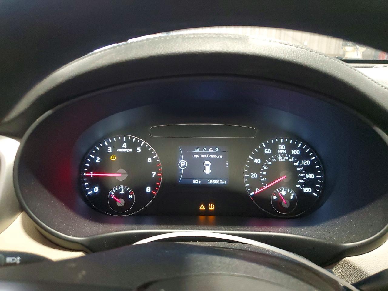 2016 KIA SORENTO L / LX