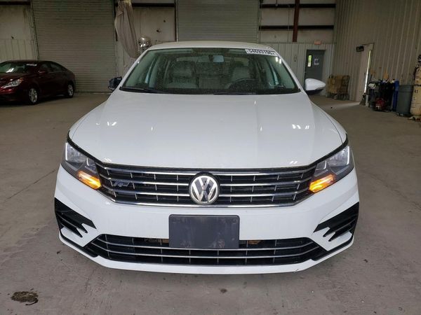 2018 VOLKSWAGEN PASSAT