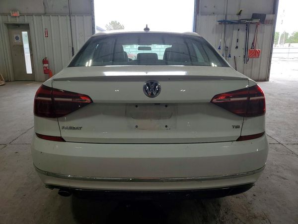 2018 VOLKSWAGEN PASSAT