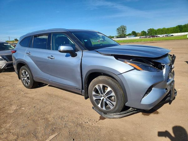 2021 TOYOTA HIGHLANDER XLE
