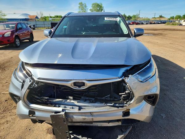 2021 TOYOTA HIGHLANDER XLE