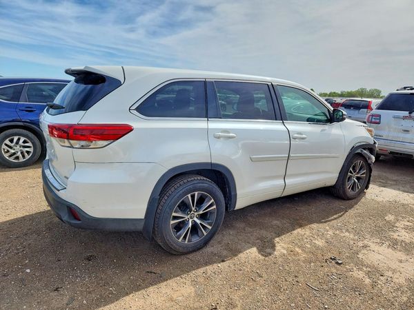 2018 TOYOTA HIGHLANDER LE/LE Plus