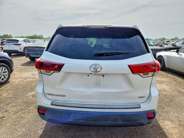 2018 TOYOTA HIGHLANDER LE/LE Plus