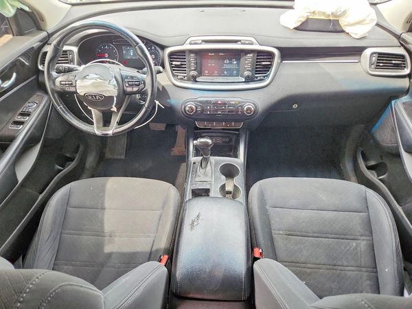 2017 KIA SORENTO L, LX