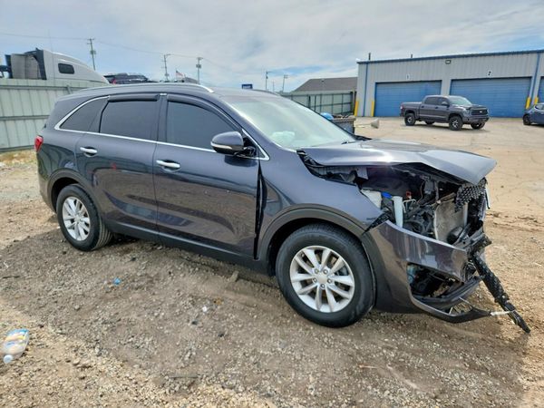 2017 KIA SORENTO L, LX