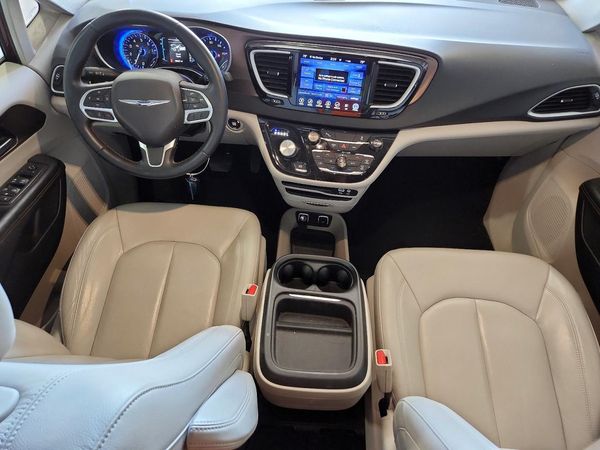 2017 CHRYSLER PACIFICA