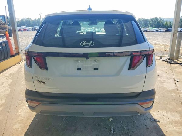 2025 HYUNDAI TUCSON SE