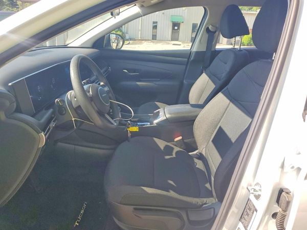 2025 HYUNDAI TUCSON SE