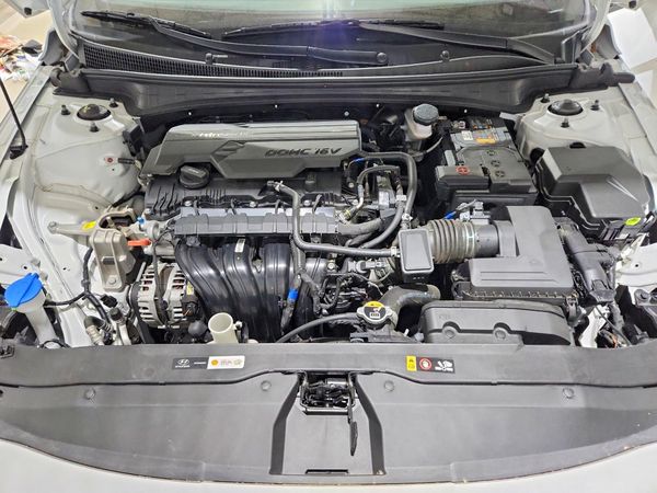 2024 HYUNDAI ELANTRA SE
