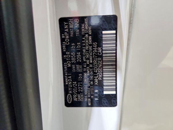 2024 HYUNDAI ELANTRA SE