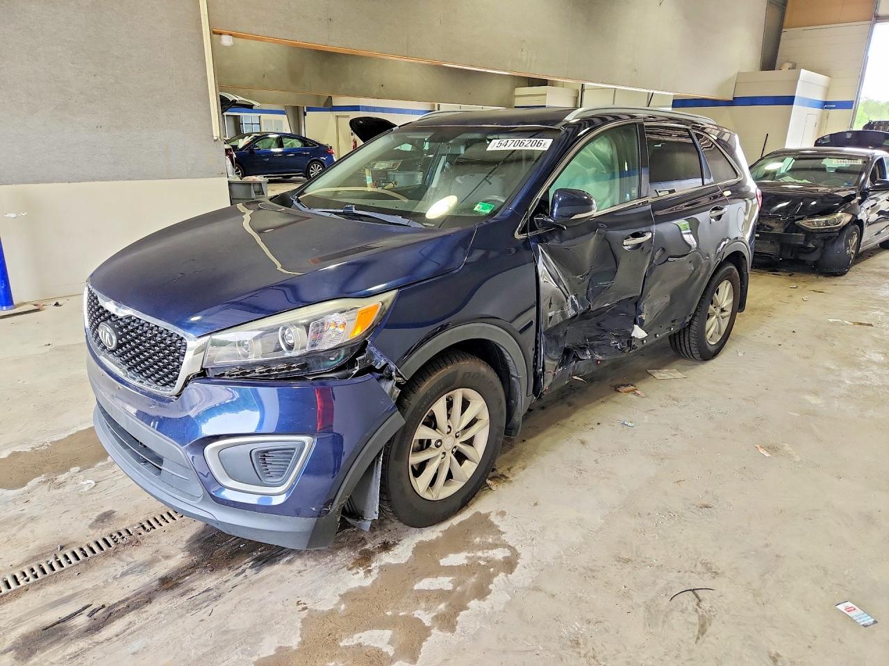 2016 KIA SORENTO L / LX