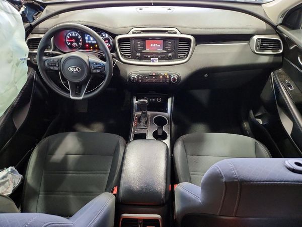 2016 KIA SORENTO L / LX