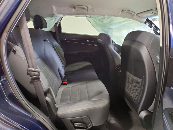 2016 KIA SORENTO L / LX