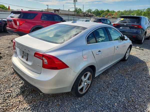 2012 VOLVO S60