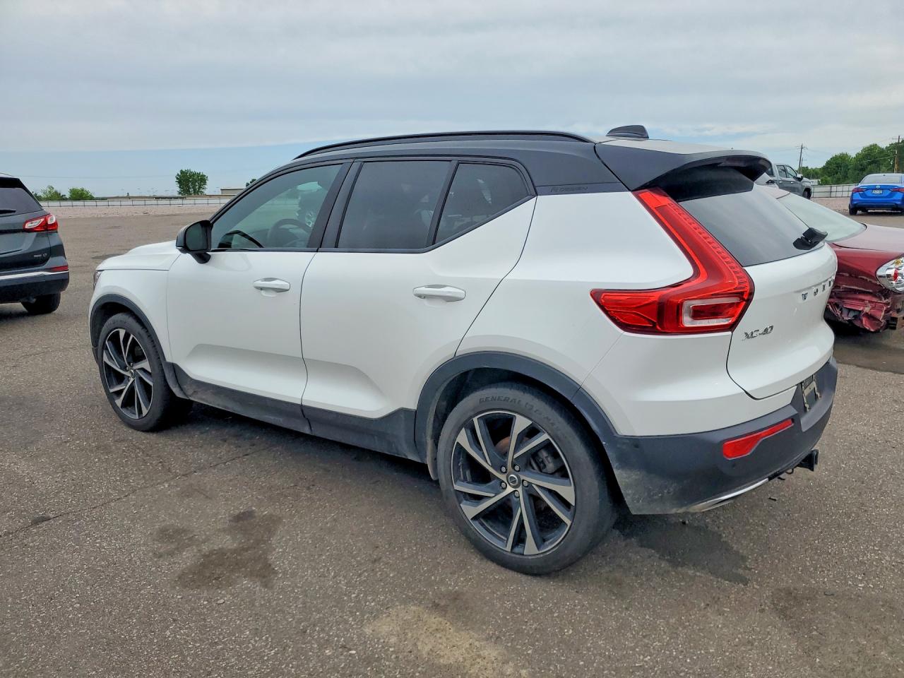 2020 VOLVO XC40 R-Design