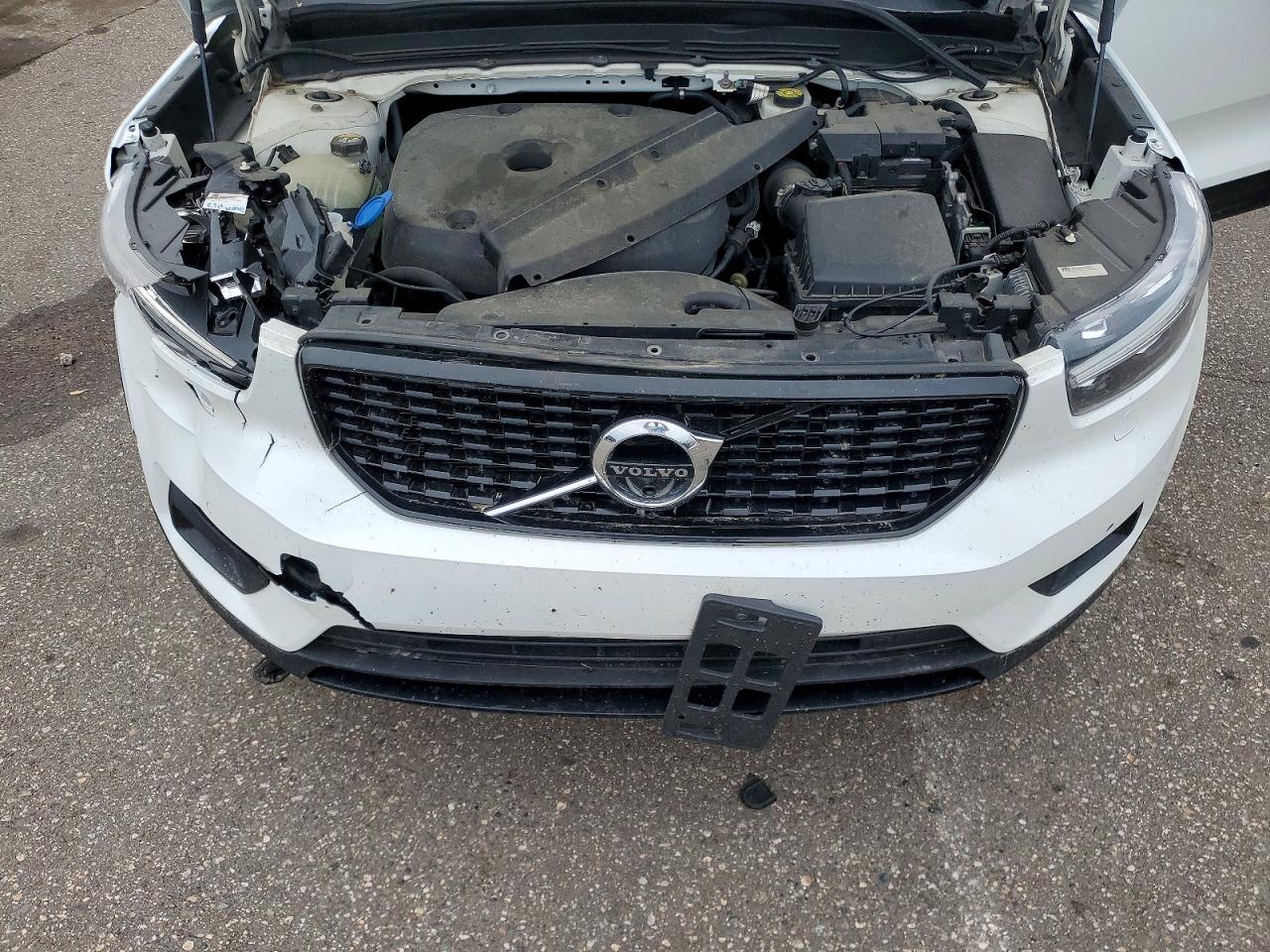 2020 VOLVO XC40 R-Design