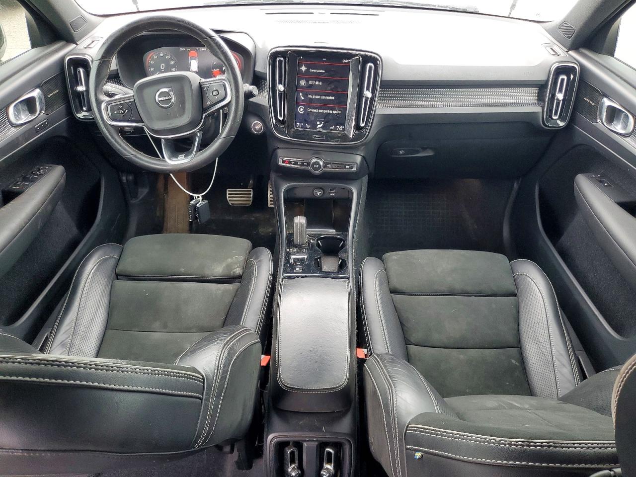 2020 VOLVO XC40 R-Design