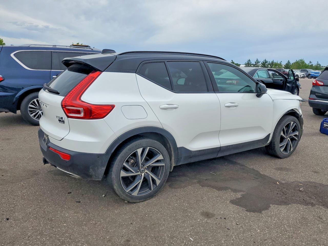 2020 VOLVO XC40 R-Design