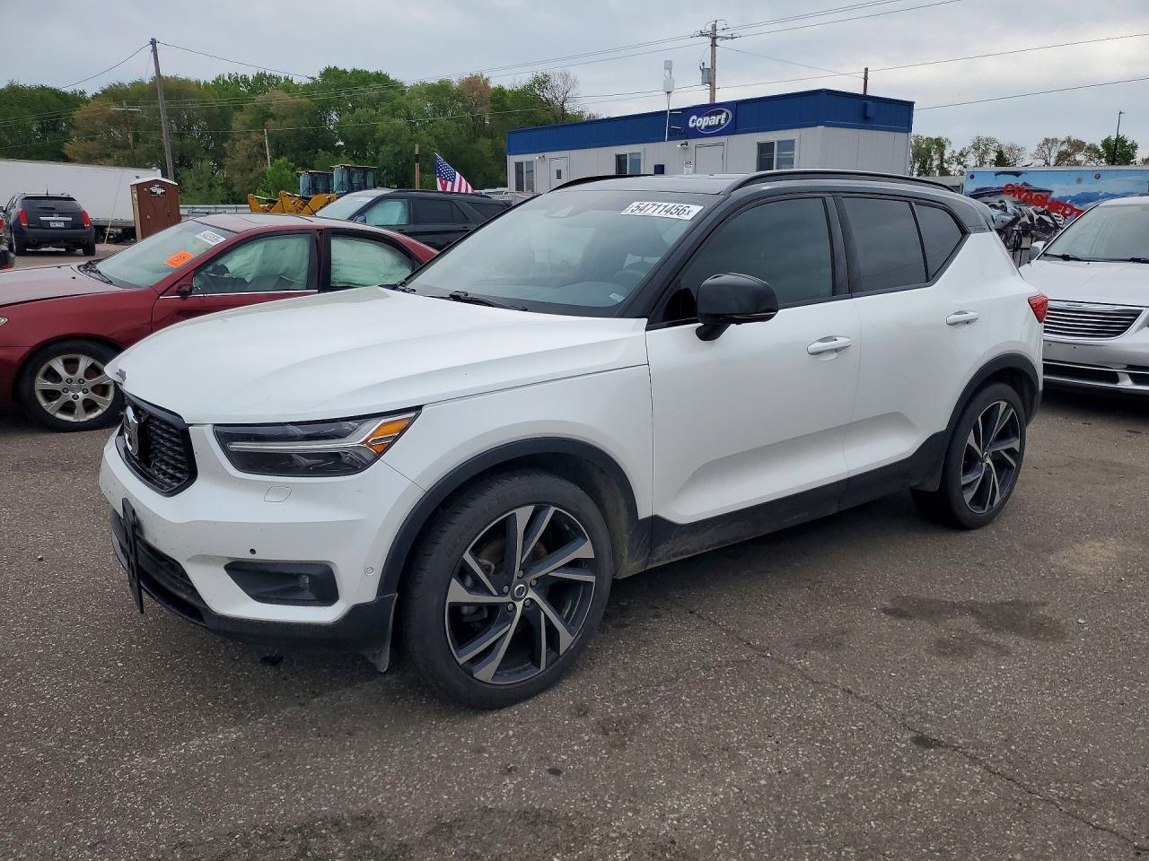 2020 VOLVO XC40 R-Design