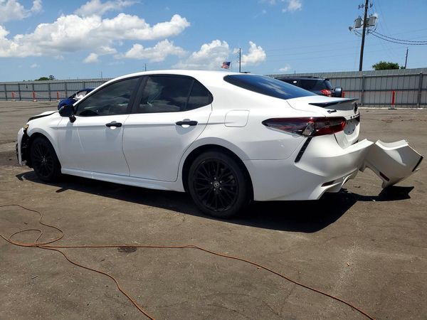2021 TOYOTA CAMRY SE + Convenient Pkg