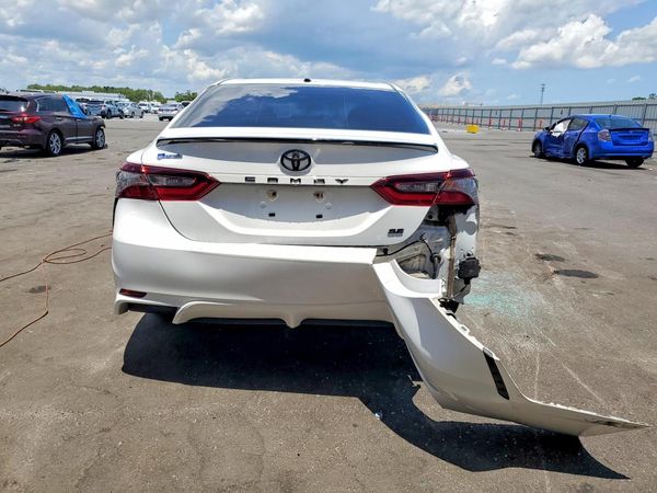 2021 TOYOTA CAMRY SE + Convenient Pkg