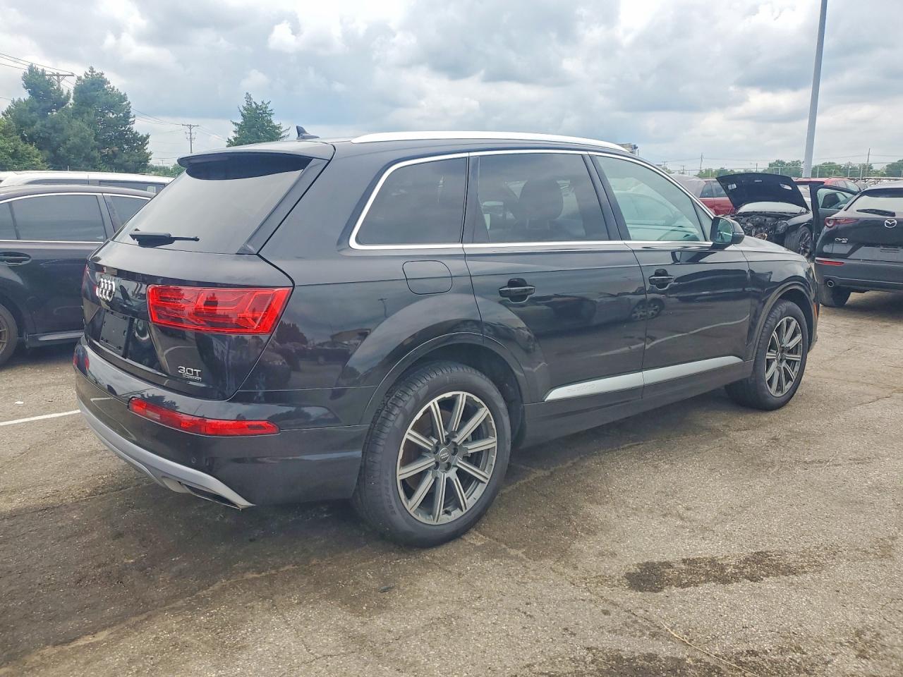 2017 AUDI Q7 quattro Premium Plus