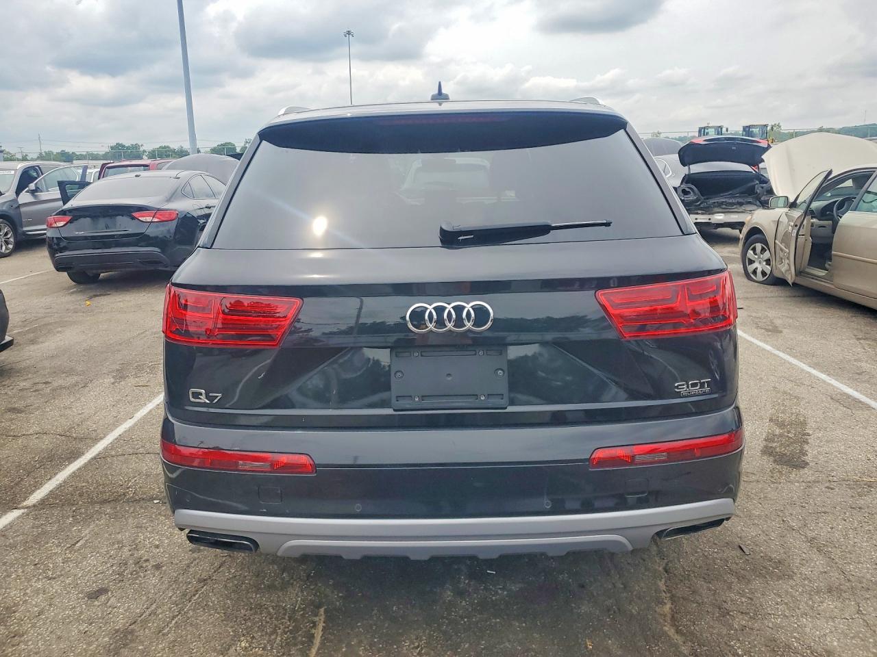 2017 AUDI Q7 quattro Premium Plus
