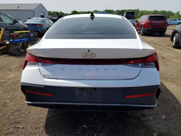 2024 HYUNDAI ELANTRA SE