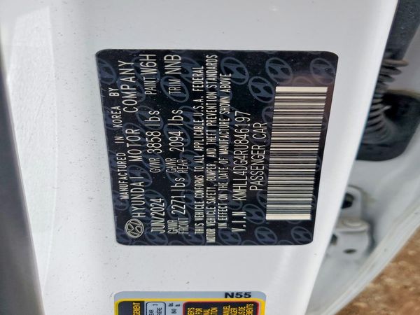 2024 HYUNDAI ELANTRA SE