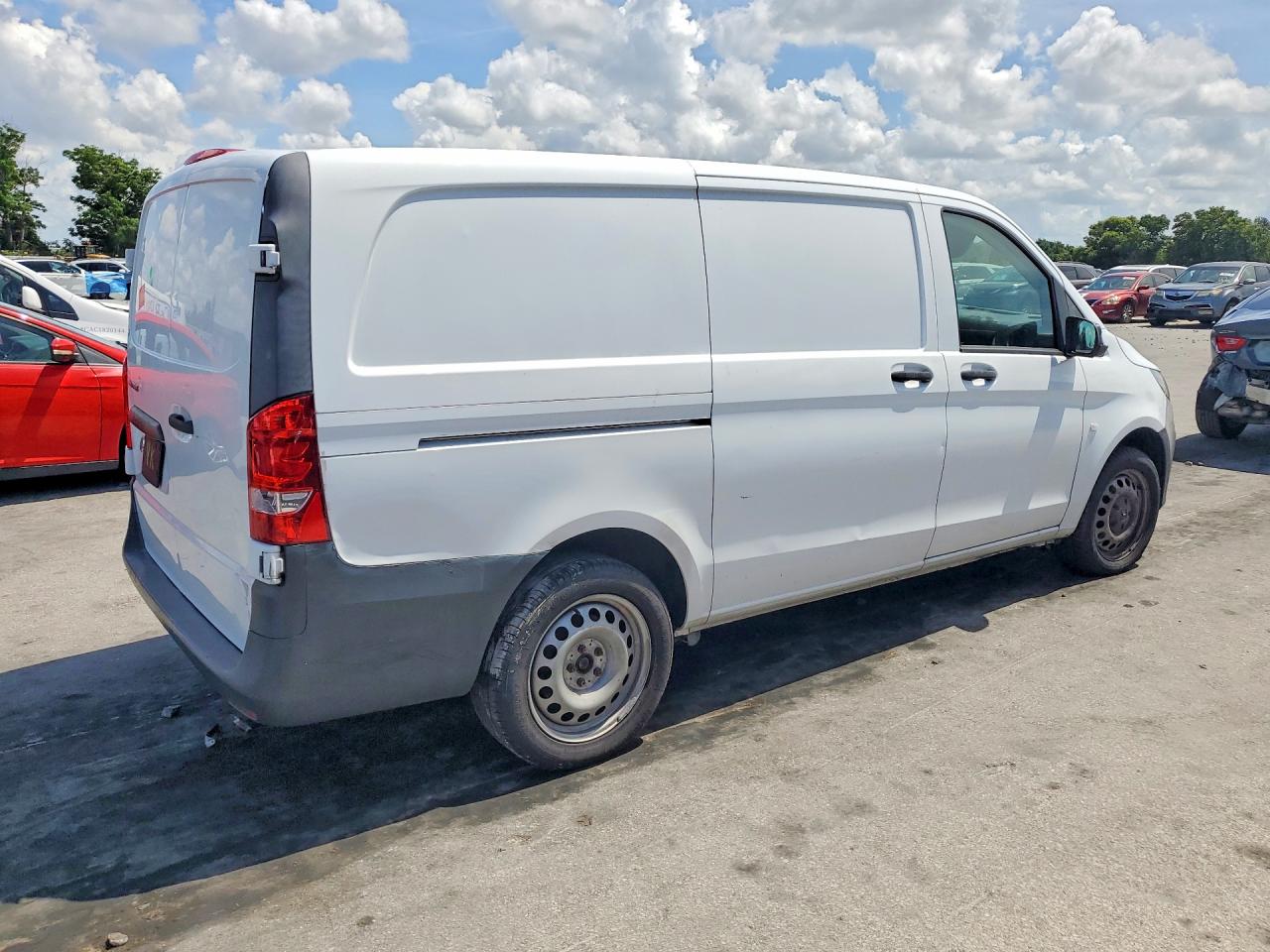 2017 MERCEDES-BENZ METRIS