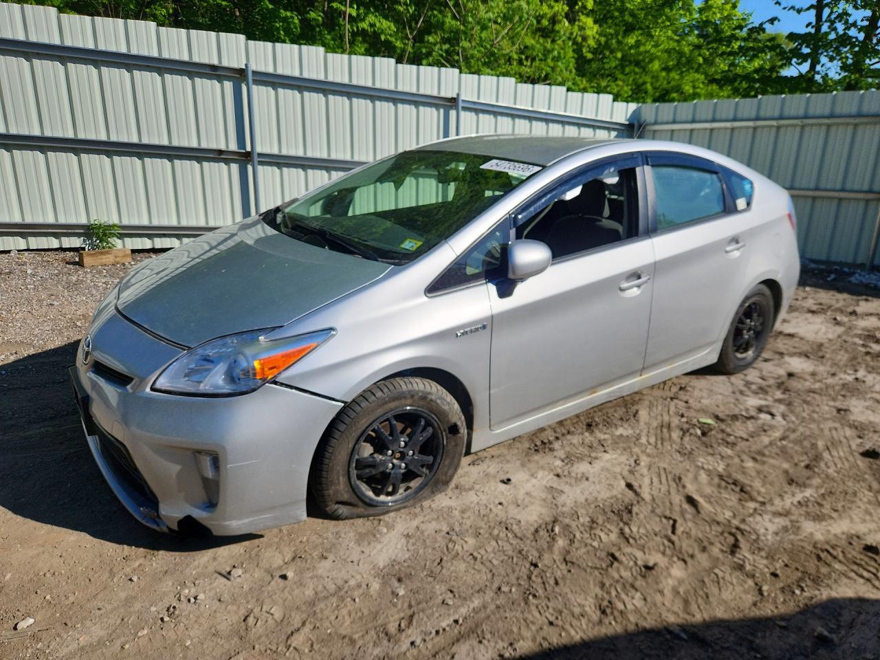 2015 TOYOTA PRIUS — Front 3/4