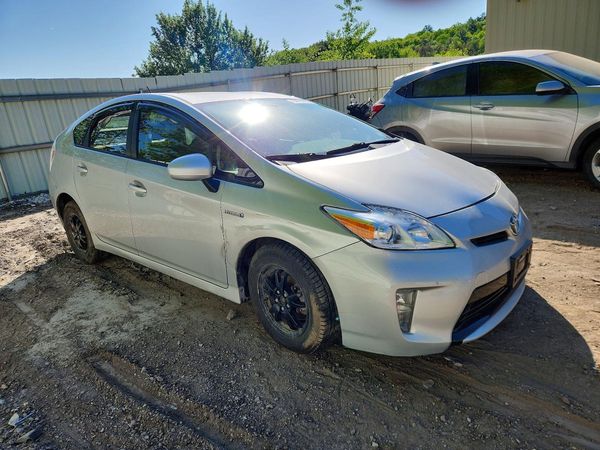 2015 TOYOTA PRIUS — Passenger 3/4