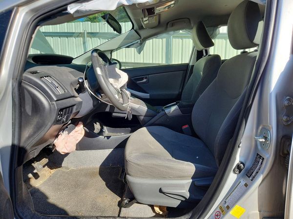 2015 TOYOTA PRIUS — DENT
