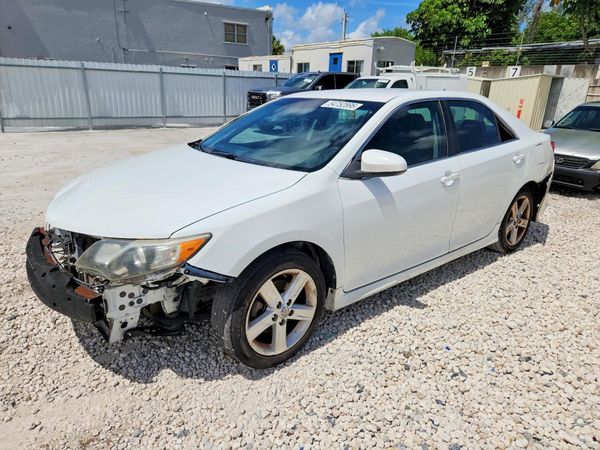 2014 TOYOTA CAMRY