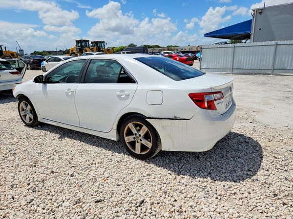 2014 TOYOTA CAMRY