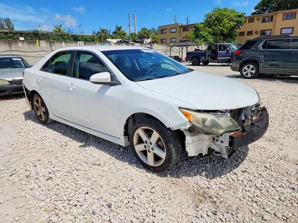 2014 TOYOTA CAMRY