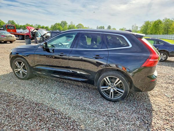 2020 VOLVO XC60 Momentum